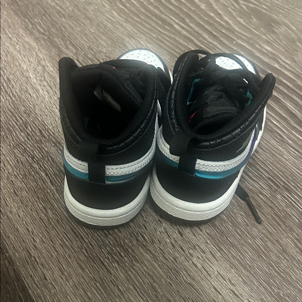 Nike Kids Black and Teal Sneakers
